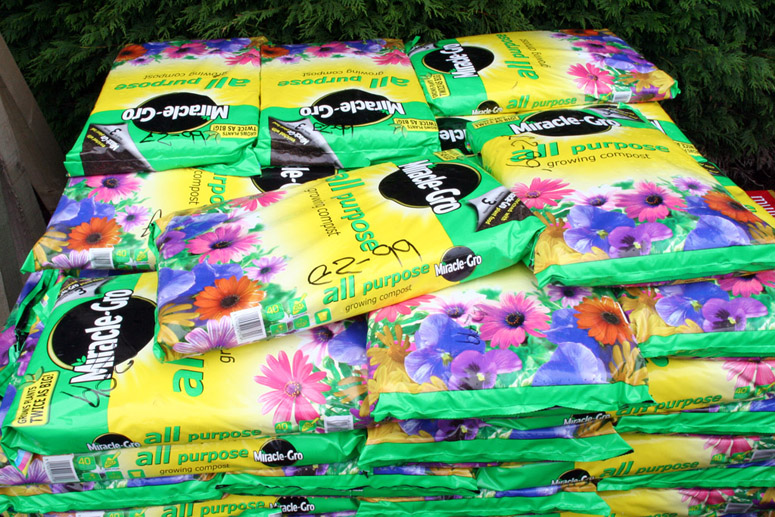 miracle_gro_all_purpose_garden_compost.jpg