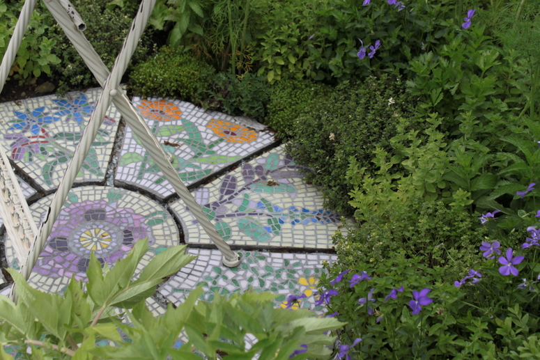 Coloured mosaic tiles in garden design - Chelsea Flower Show 2010 garden product review Coloured mosaic tiles in garden design