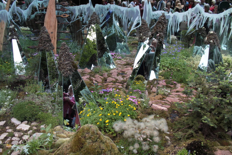 Mirrors in garden design - Chelsea Flower Show 2010 garden product review Mirrors in garden design