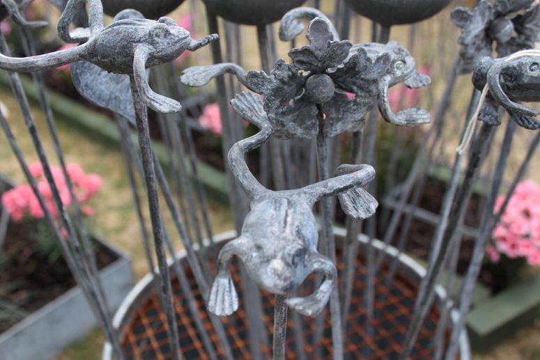 Metal garden ornaments - Hampton Court Flower Show 2010 garden product review Metal garden ornaments